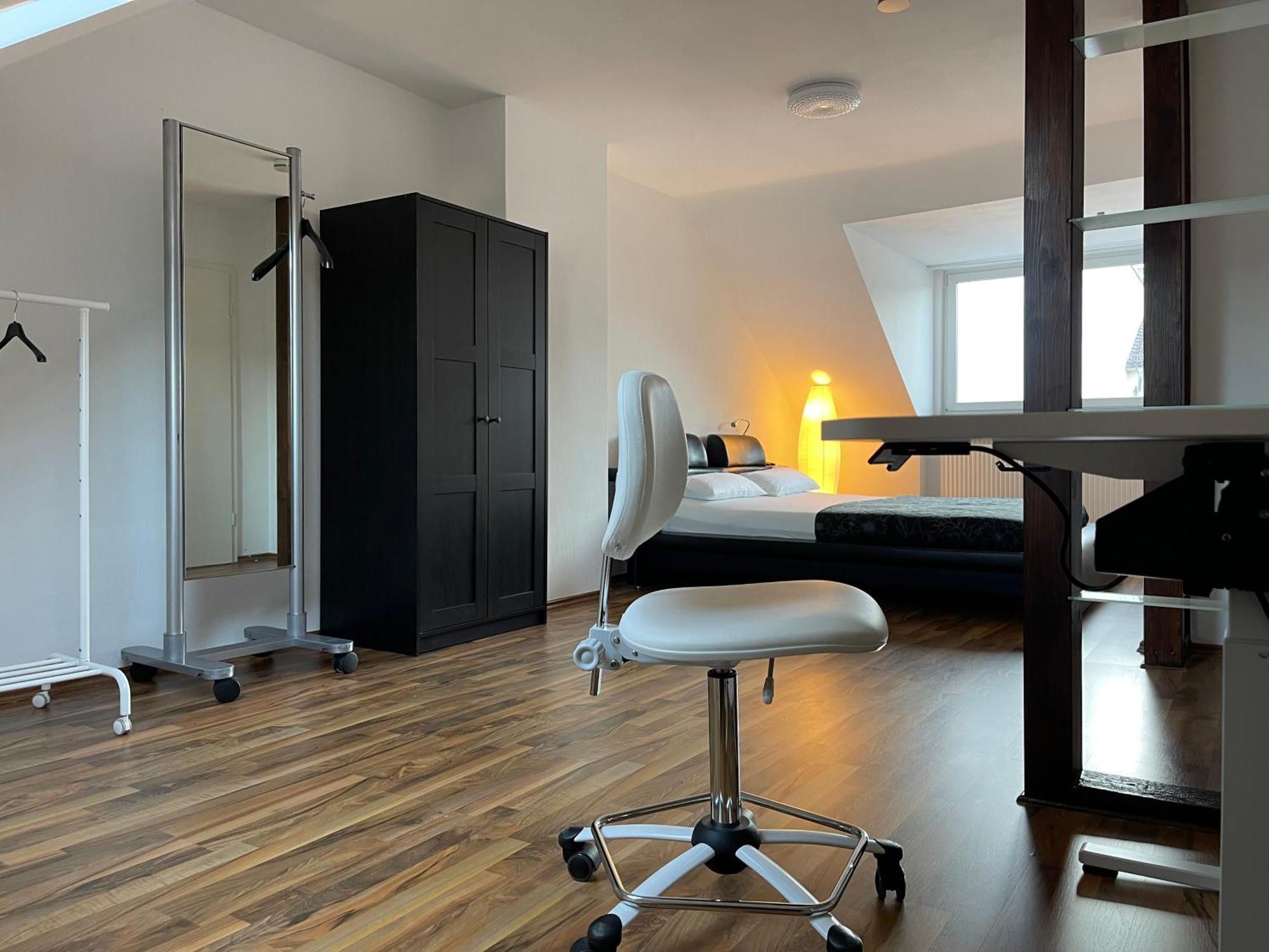Geraeumige 3-Zimmer-Ferienwohnung Im Herzen Von Κάσελ Εξωτερικό φωτογραφία