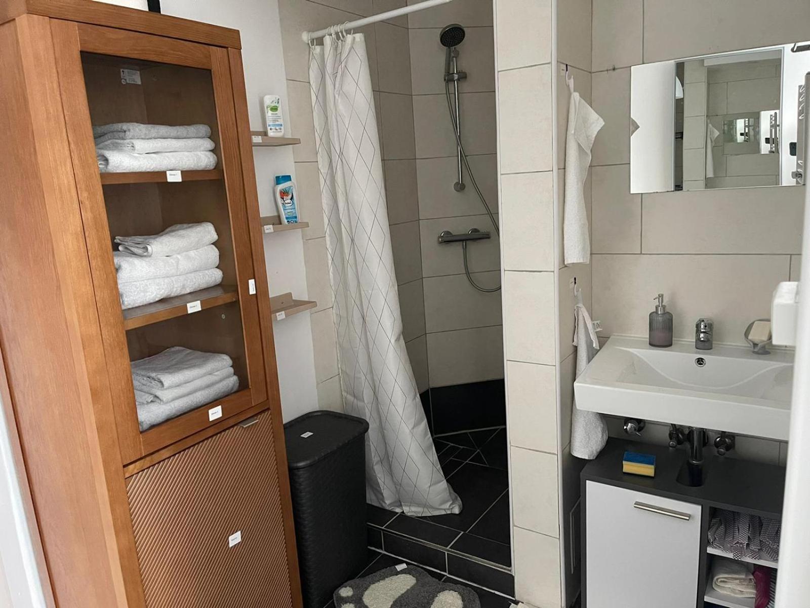 Geraeumige 3-Zimmer-Ferienwohnung Im Herzen Von Κάσελ Εξωτερικό φωτογραφία