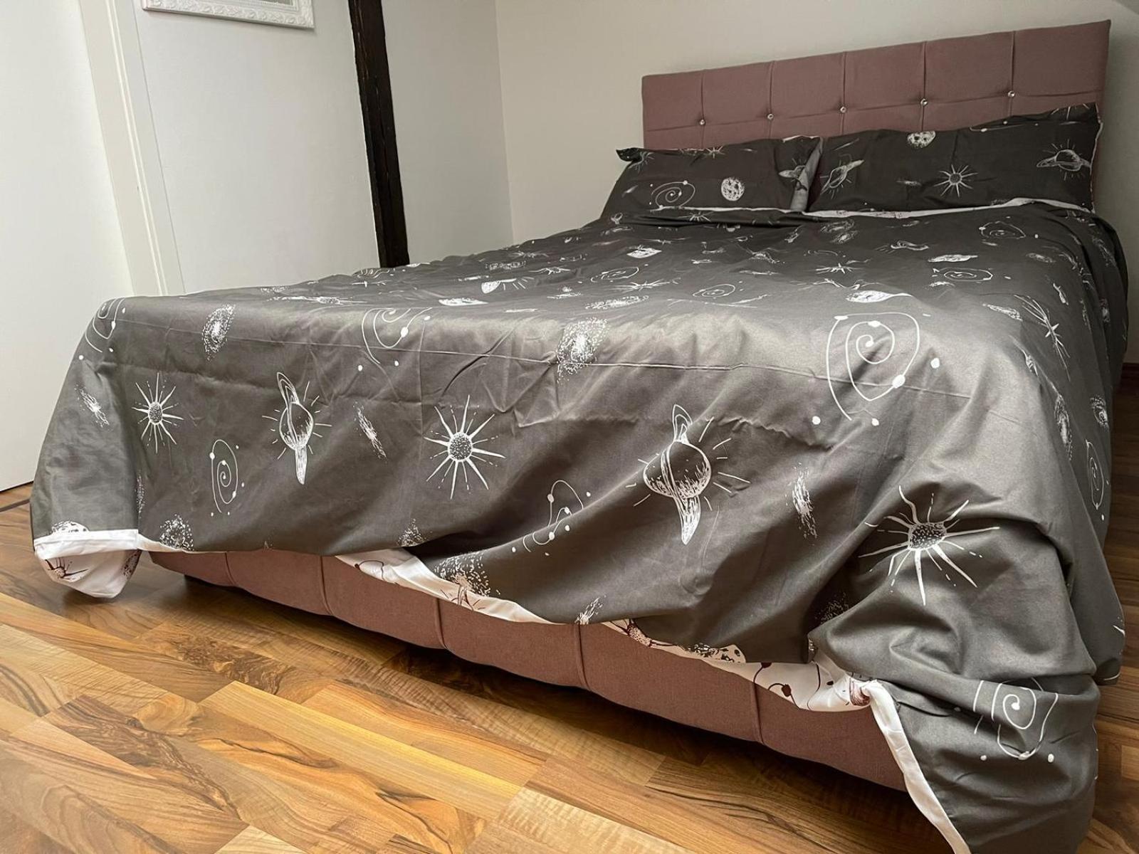 Geraeumige 3-Zimmer-Ferienwohnung Im Herzen Von Κάσελ Εξωτερικό φωτογραφία