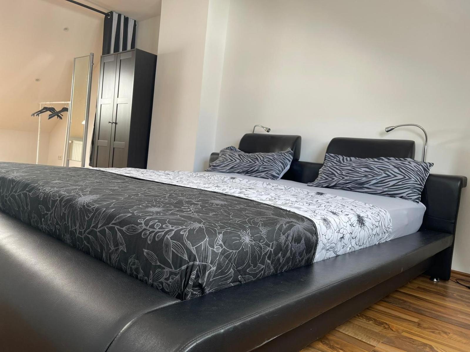 Geraeumige 3-Zimmer-Ferienwohnung Im Herzen Von Κάσελ Εξωτερικό φωτογραφία