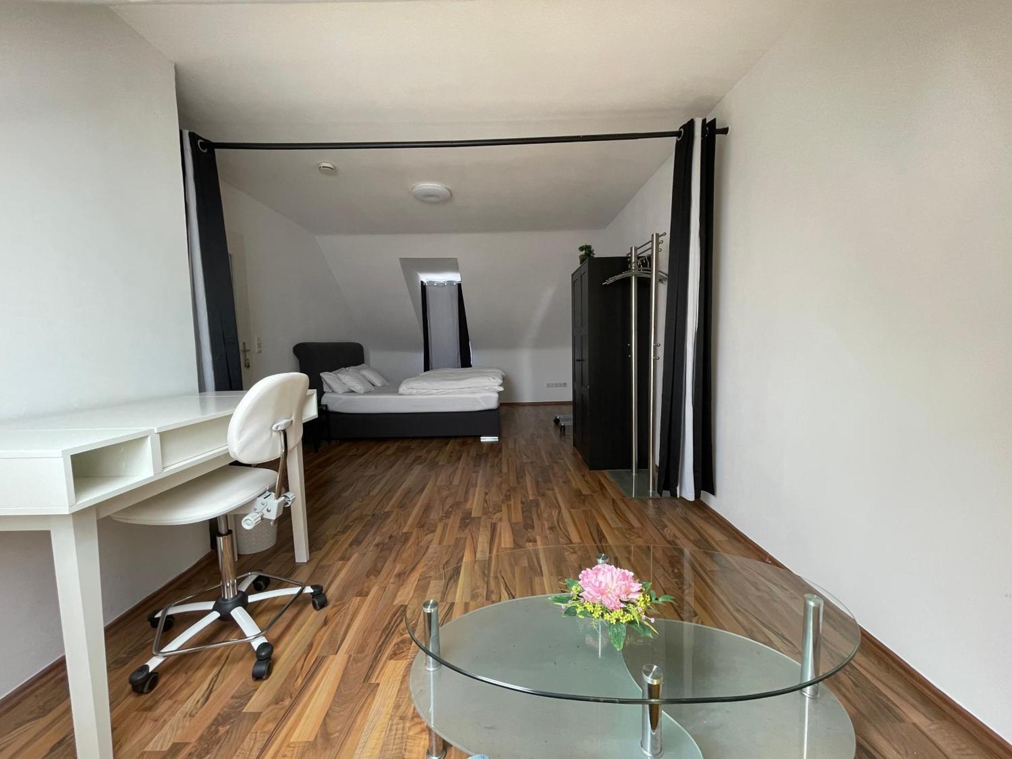 Geraeumige 3-Zimmer-Ferienwohnung Im Herzen Von Κάσελ Εξωτερικό φωτογραφία